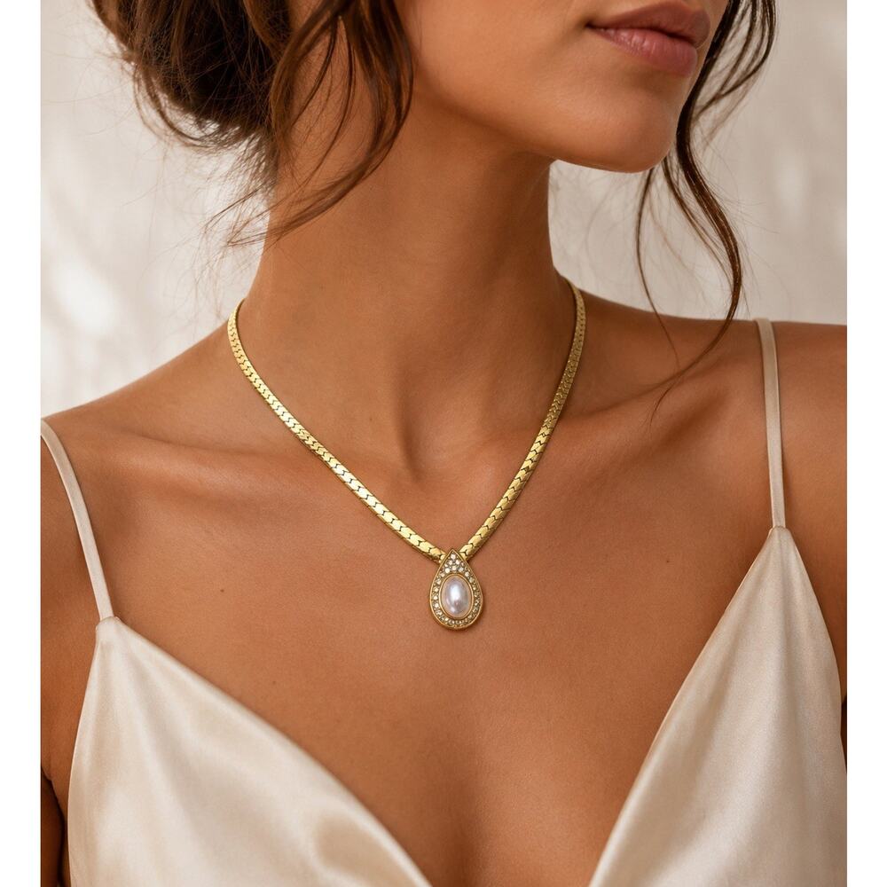 Christian Dior Gold Tone Herringbone Necklace Teardrop Imitation Pearl & Crystal